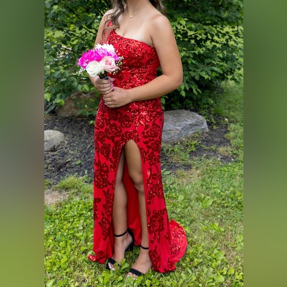 Blondie Nites Red One-Shoulder Gown - Picture 9 of 9